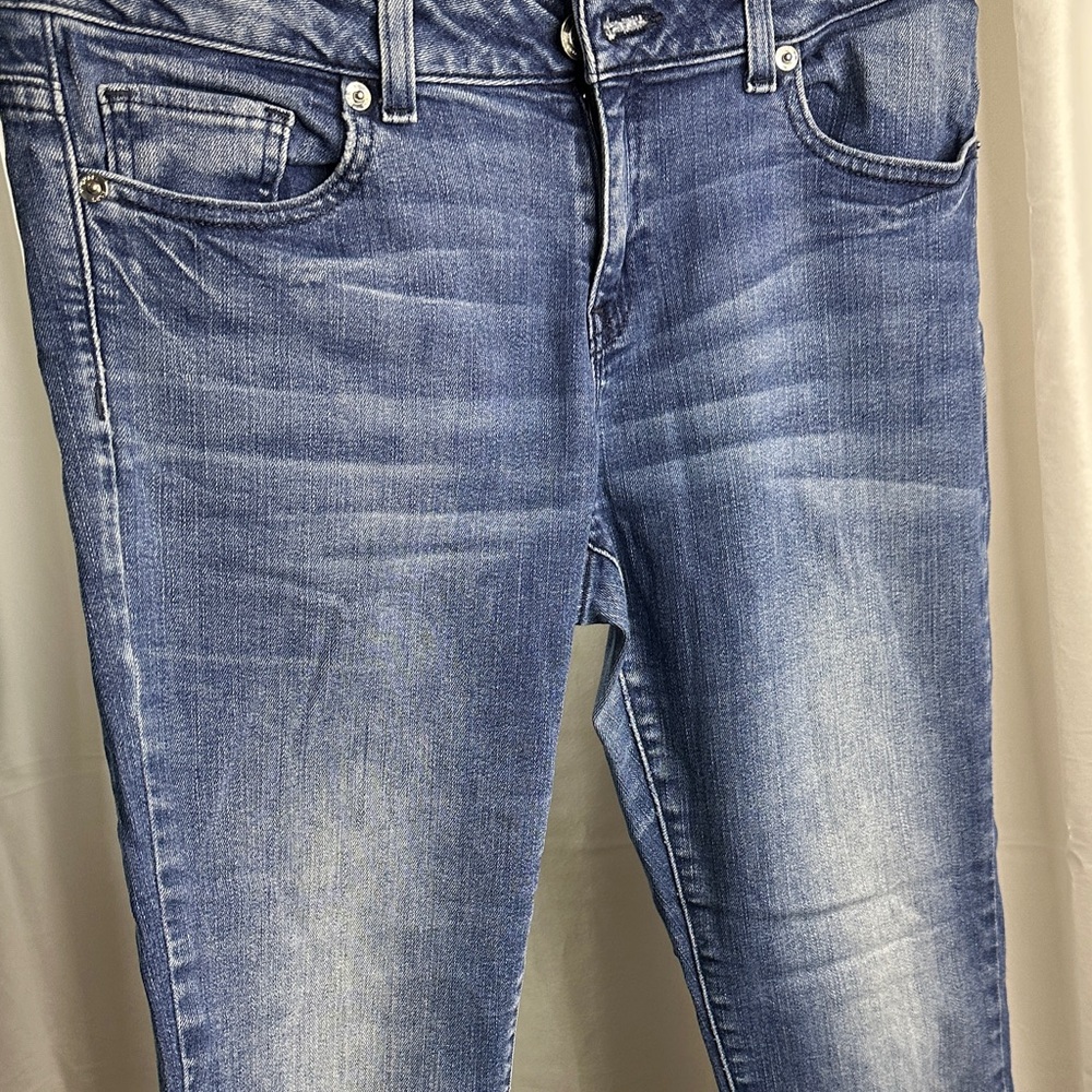 $8 Ship $4.99Michael Kors Light Blue Skinny Jeans 
Women Size 4  Condition: Used